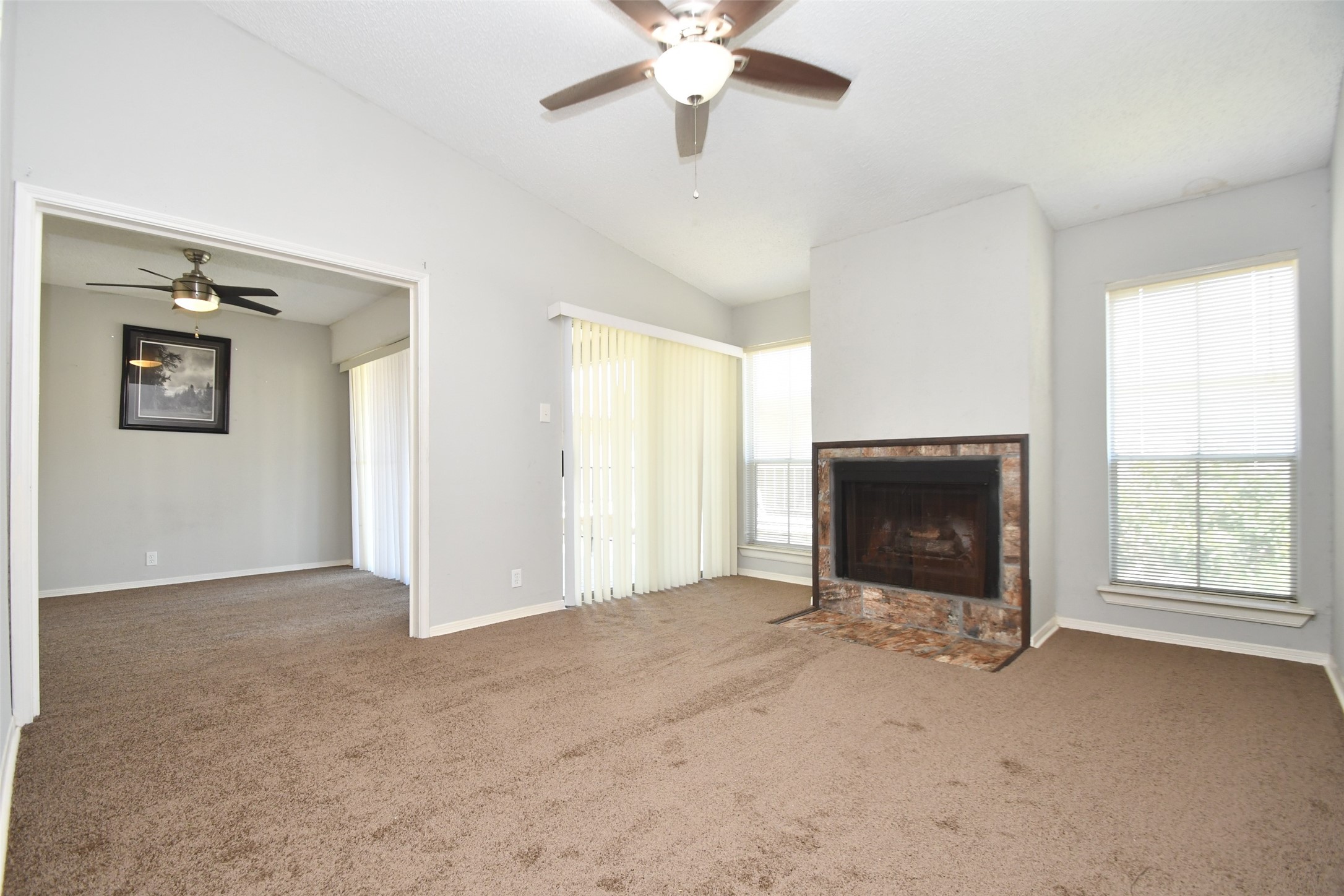 700 Thicket Lane, Unit 704 Houston, TX 77079 - Photo 2 of 44 Living Room