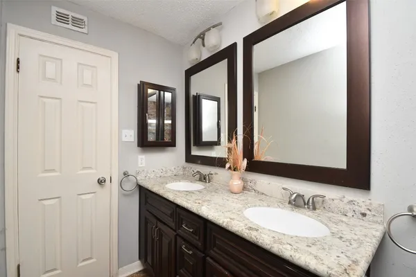 $1,150 | 700 Thicket Lane, Unit 704, Houston, TX 77079