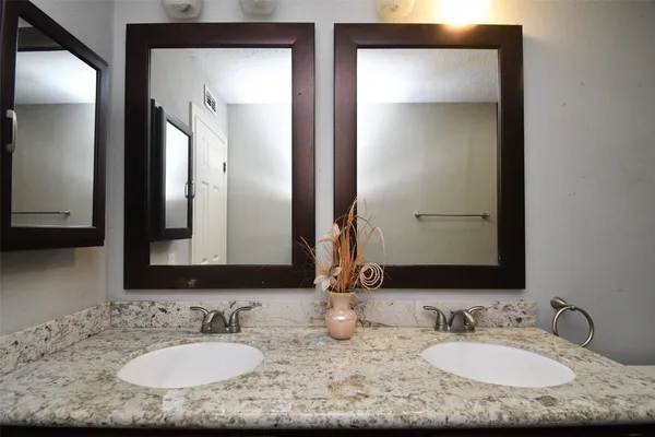 $1,150 | 700 Thicket Lane, Unit 704, Houston, TX 77079