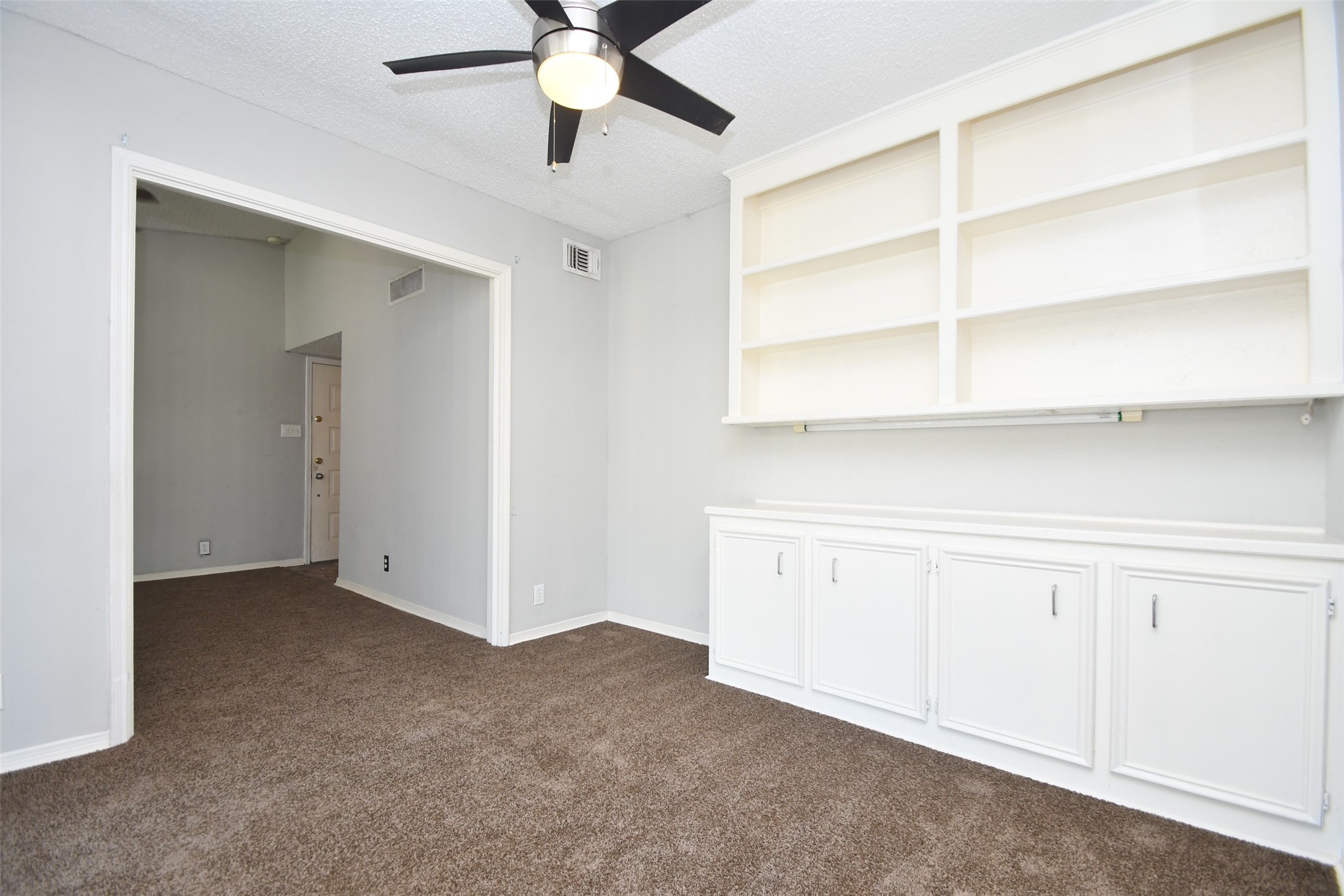 700 Thicket Lane, Unit 704 Houston, TX 77079 - Photo 10 of 44 Study/Office