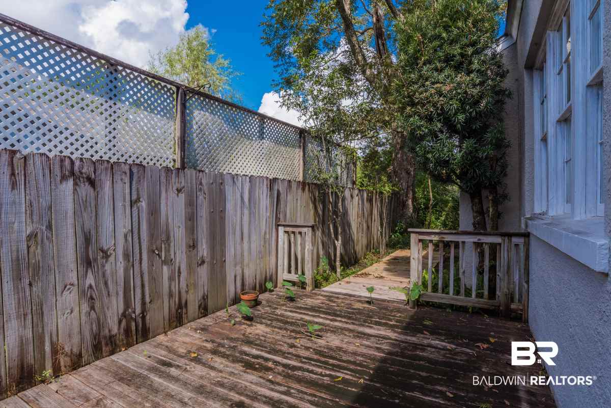 1908 Old Government Street Mobile, AL 36606 - Photo 25 of 32 Deck/Courtyard