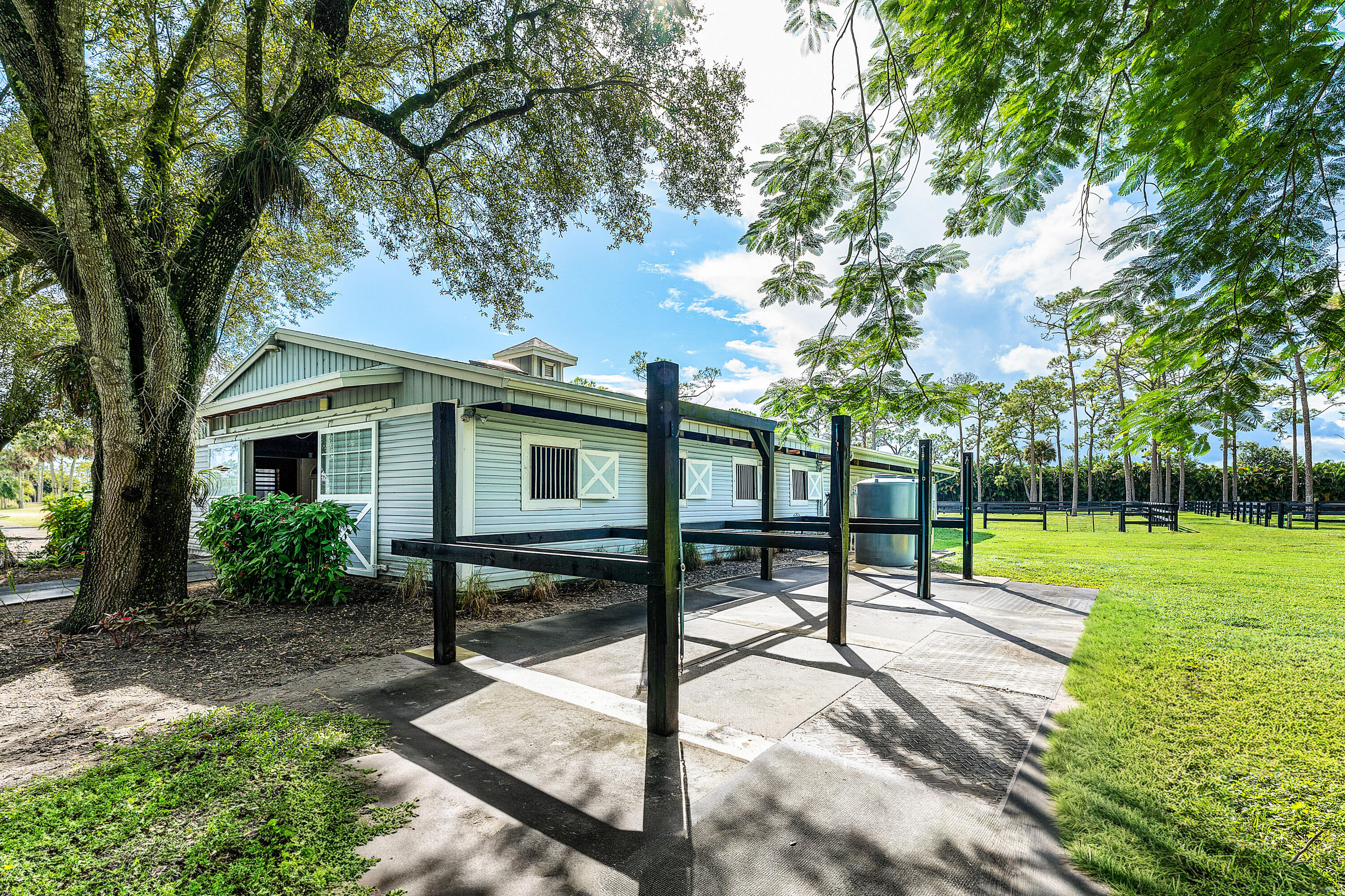 1815 E Road, Unit BARN Loxahatchee Groves, FL 33470 - Photo 4 of 9 a view of a house with backyard and a tree