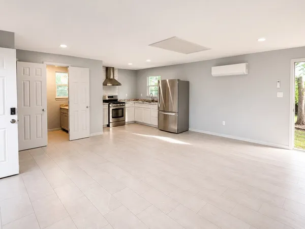 $900 | 635 Nancy Rose Street, Unit 1, Houston, TX 77015