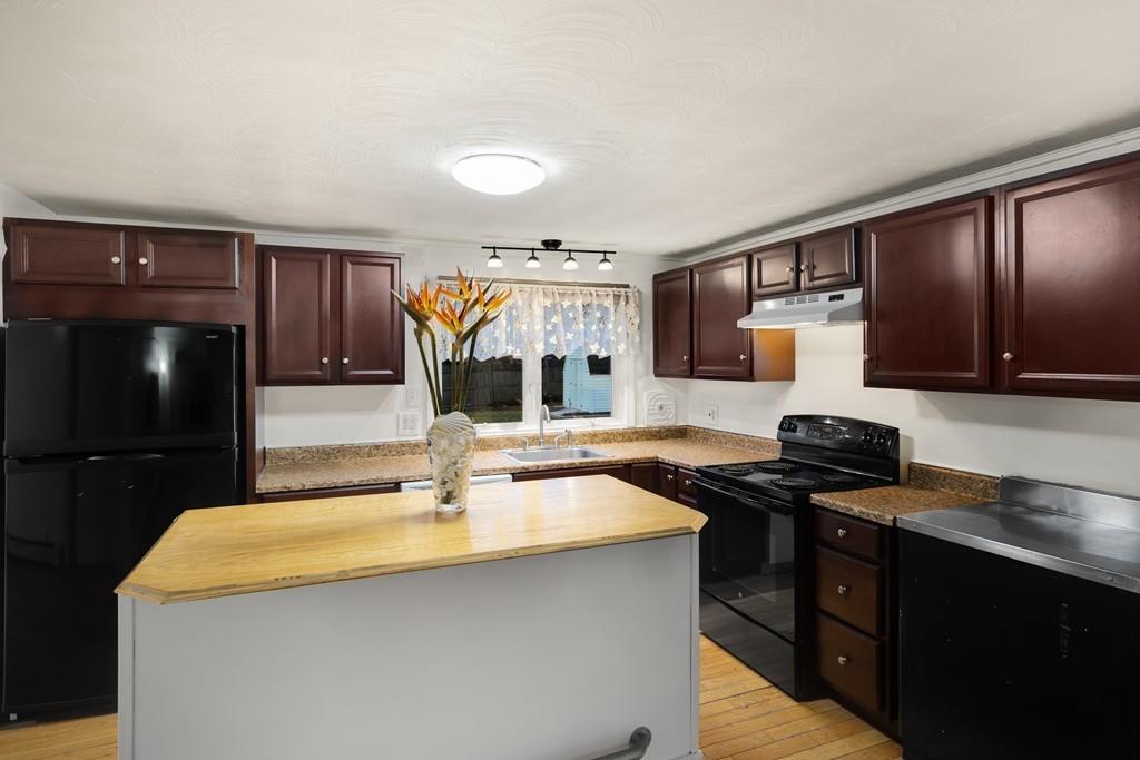 30 Brownlea Road Framingham, MA 01701 - Photo 9 of 40 Gallery Image 9