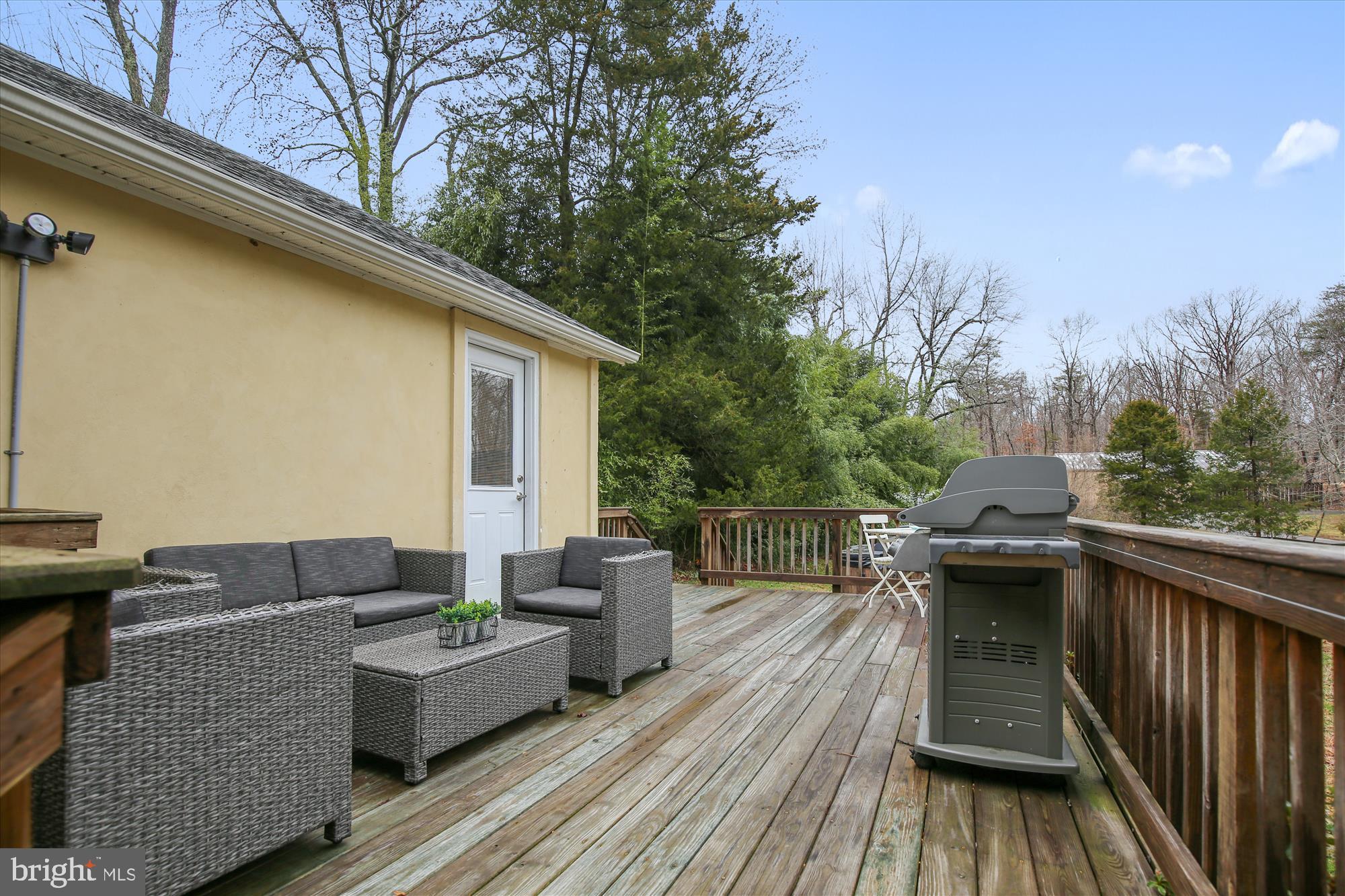 11520 Popes Head Road Fairfax, VA 22030 - Photo 2 of 20