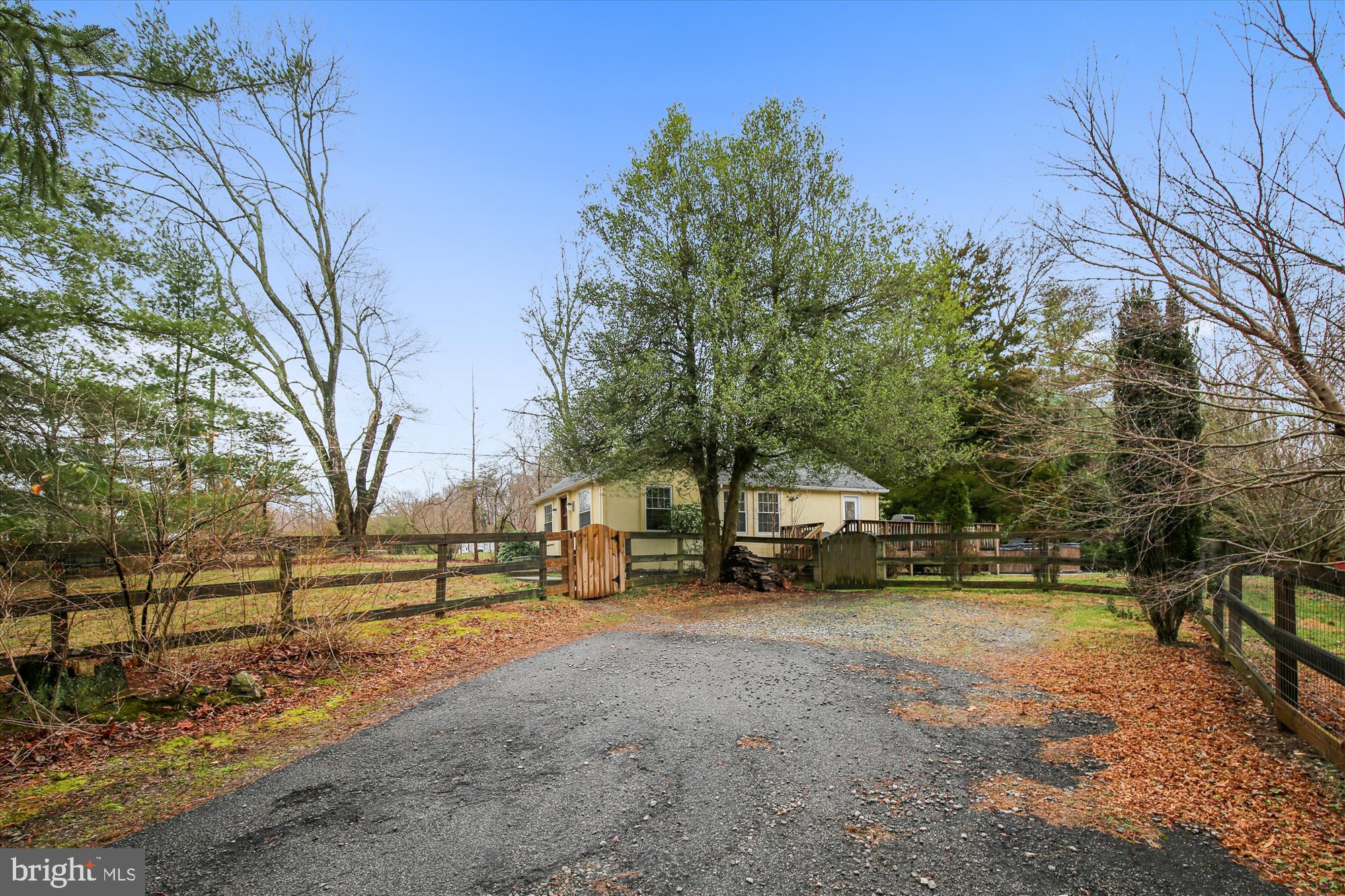 11520 Popes Head Road Fairfax, VA 22030 - Photo 3 of 20