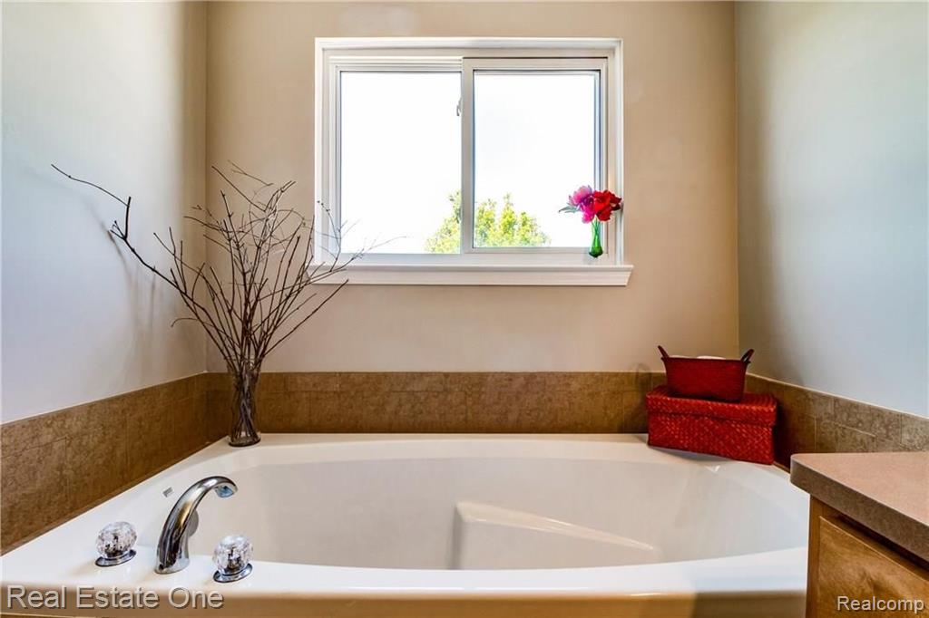 1330 Park Ridge Pointe Grand Blanc, MI 48439 - Photo 16 of 24