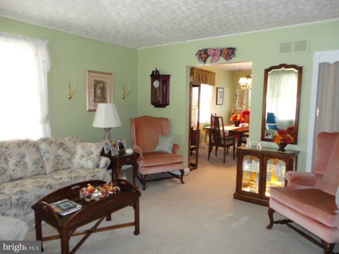113 Riverthorn Road Baltimore, MD 21220 - Photo 3 of 9 Living Room