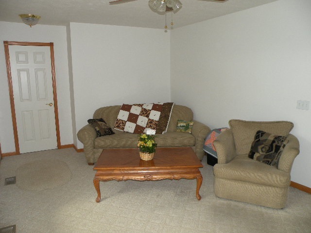 5711 Colby Road Owosso, MI 48867 - Photo 7 of 28 31330076-6.JPG