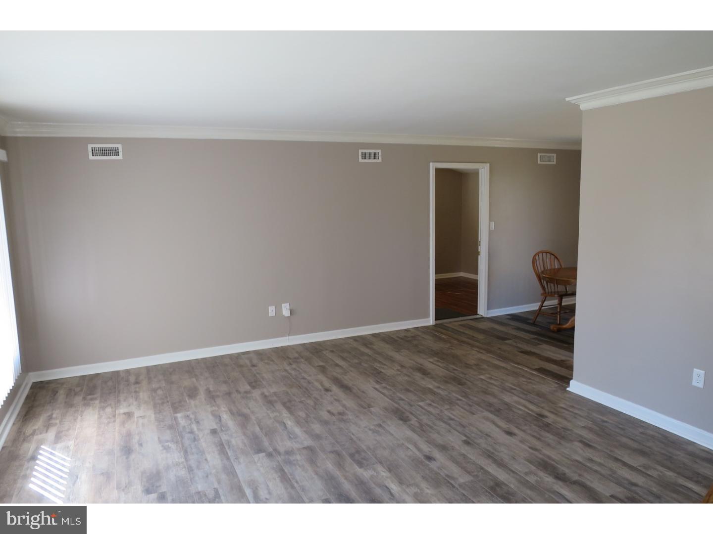 39 Horn Road Levittown, PA 19056 - Photo 3 of 13 Gallery Image 3