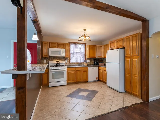 $385,000 | 7039 Crease Lane, Philadelphia, PA 19128