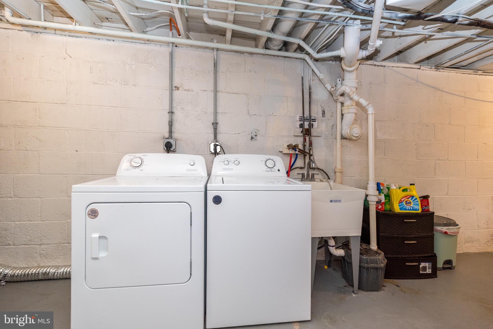 253 Luff Lane Warminster, PA 18974 - Photo 30 of 30 a utility room with dryer and washer