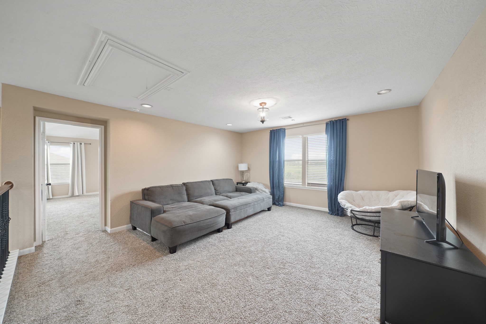2502 J. R. Drive Manvel, TX 77578 - Photo 17 of 31 a living room with furniture and a large window