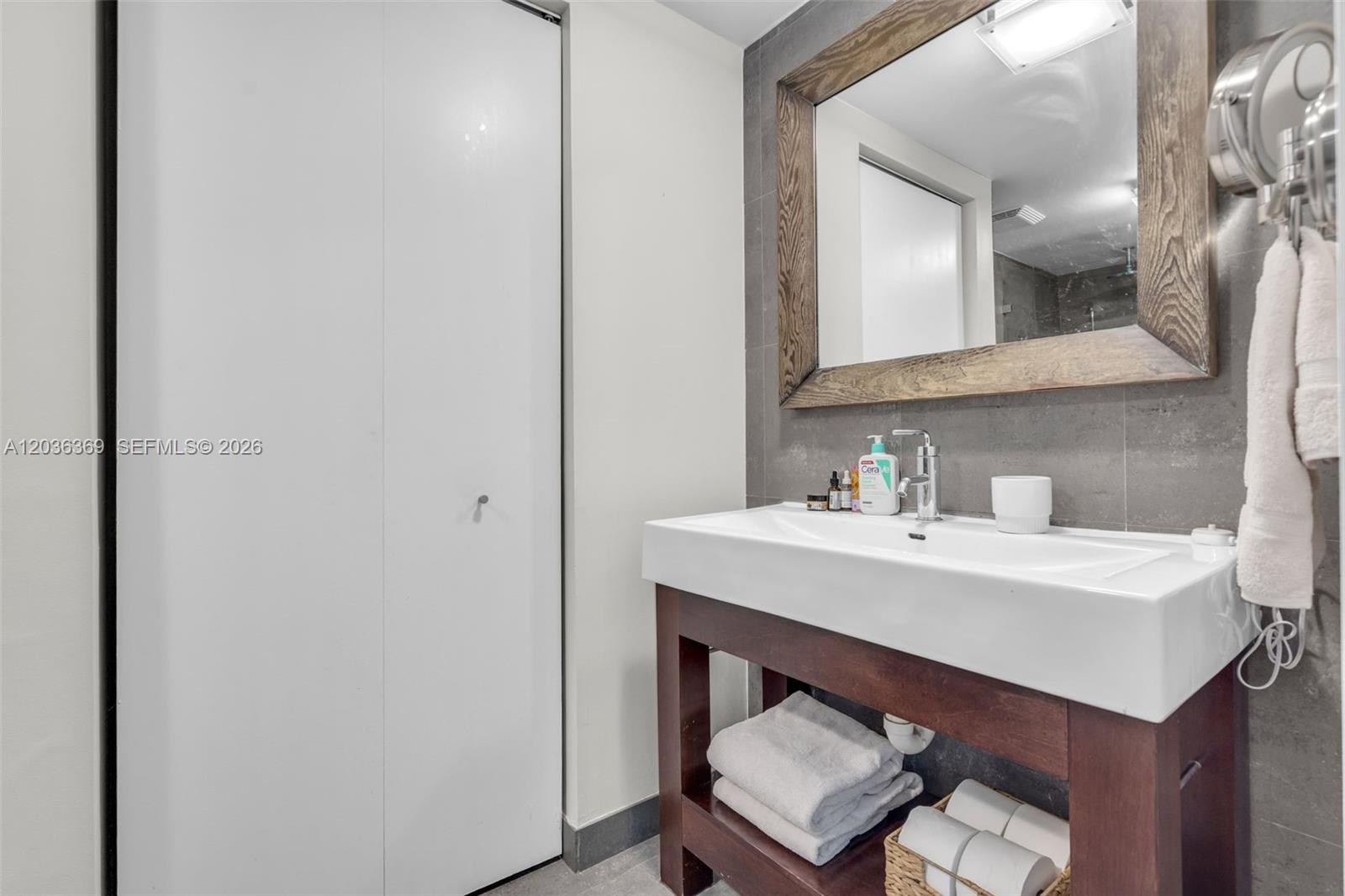 690 Southwest 1st Court, Unit PHII16 Miami, FL 33130 - Photo 13 of 32