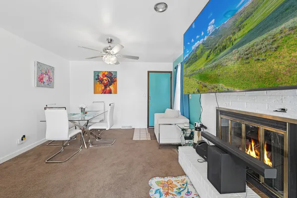 $430,000 | 861 Boone Drive, Carol Stream, IL 60188