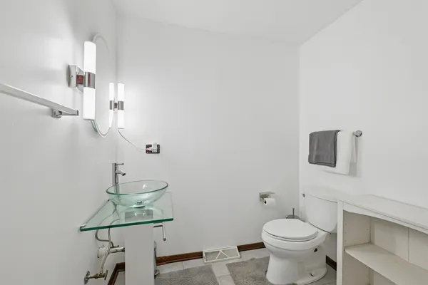 $430,000 | 861 Boone Drive, Carol Stream, IL 60188