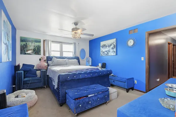 $430,000 | 861 Boone Drive, Carol Stream, IL 60188