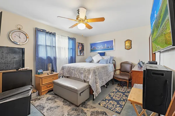 $430,000 | 861 Boone Drive, Carol Stream, IL 60188