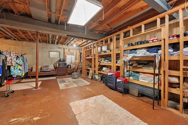 $430,000 | 861 Boone Drive, Carol Stream, IL 60188