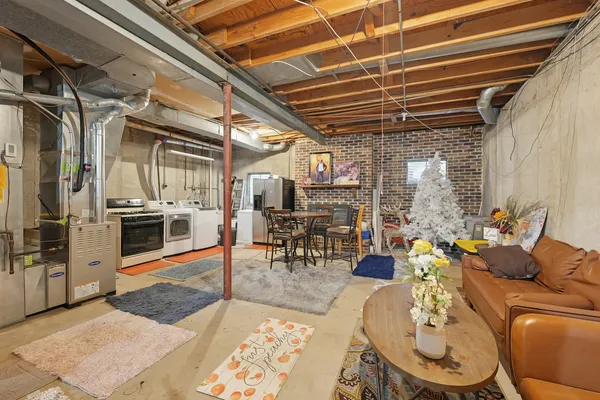 $430,000 | 861 Boone Drive, Carol Stream, IL 60188