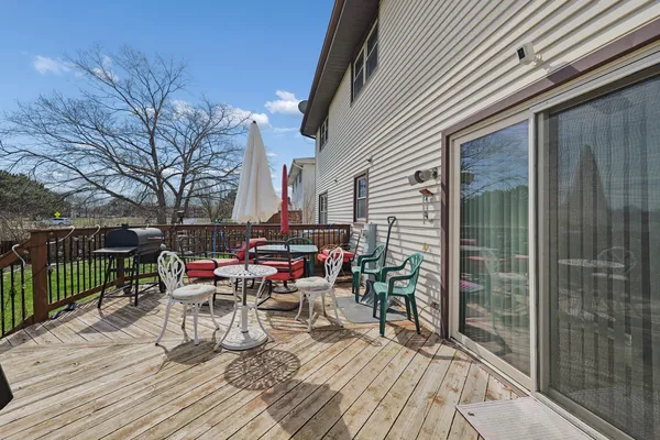 $430,000 | 861 Boone Drive, Carol Stream, IL 60188