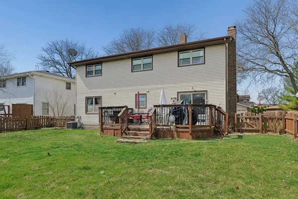 $430,000 | 861 Boone Drive, Carol Stream, IL 60188