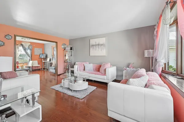 $430,000 | 861 Boone Drive, Carol Stream, IL 60188