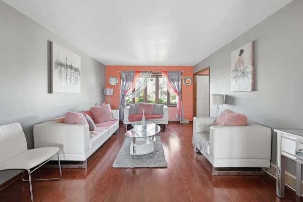 $430,000 | 861 Boone Drive, Carol Stream, IL 60188