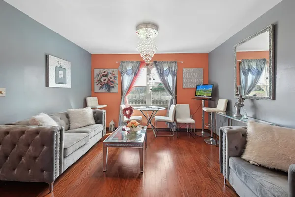 $430,000 | 861 Boone Drive, Carol Stream, IL 60188