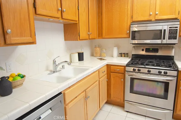 $848,000 | 240 South Mentor Avenue, Unit 2, Pasadena, CA 91106