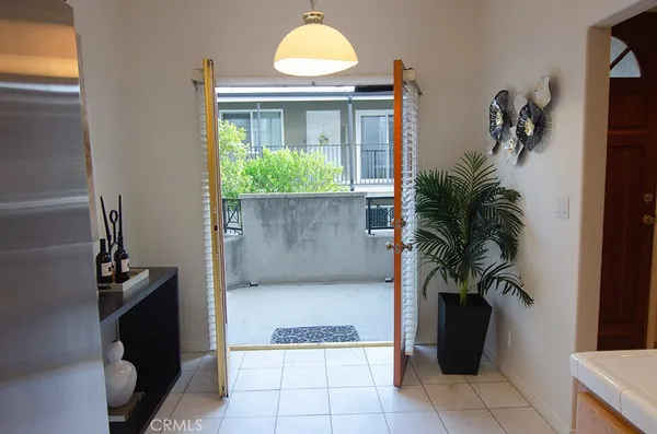 $848,000 | 240 South Mentor Avenue, Unit 2, Pasadena, CA 91106