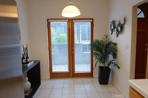 $848,000 | 240 South Mentor Avenue, Unit 2, Pasadena, CA 91106