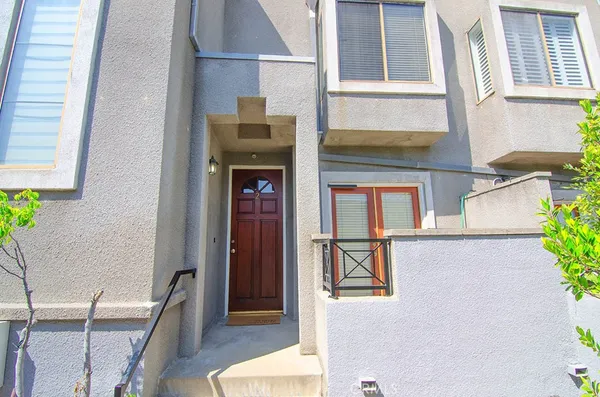 $848,000 | 240 South Mentor Avenue, Unit 2, Pasadena, CA 91106