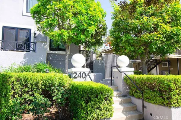 $848,000 | 240 South Mentor Avenue, Unit 2, Pasadena, CA 91106