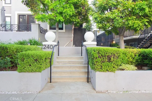 $848,000 | 240 South Mentor Avenue, Unit 2, Pasadena, CA 91106