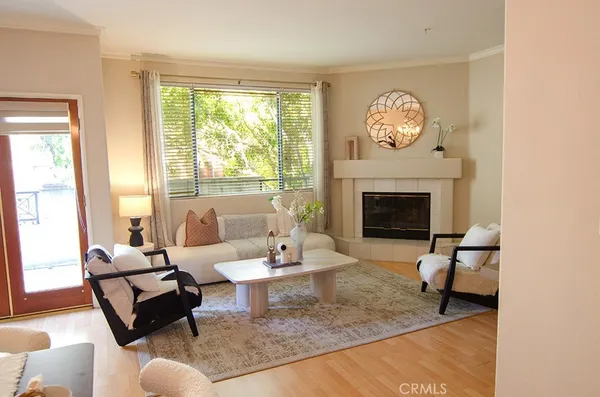 $848,000 | 240 South Mentor Avenue, Unit 2, Pasadena, CA 91106