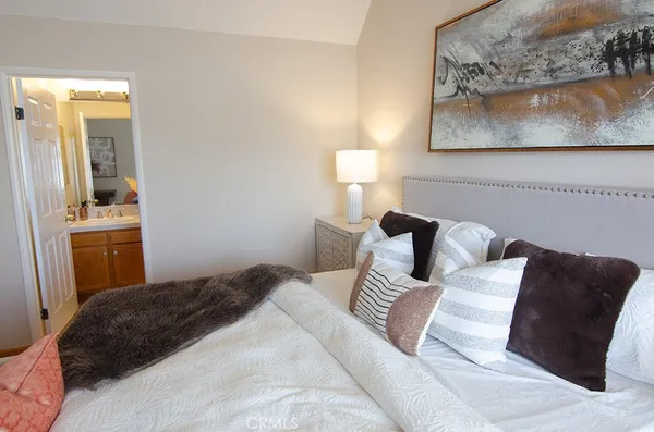 $848,000 | 240 South Mentor Avenue, Unit 2, Pasadena, CA 91106