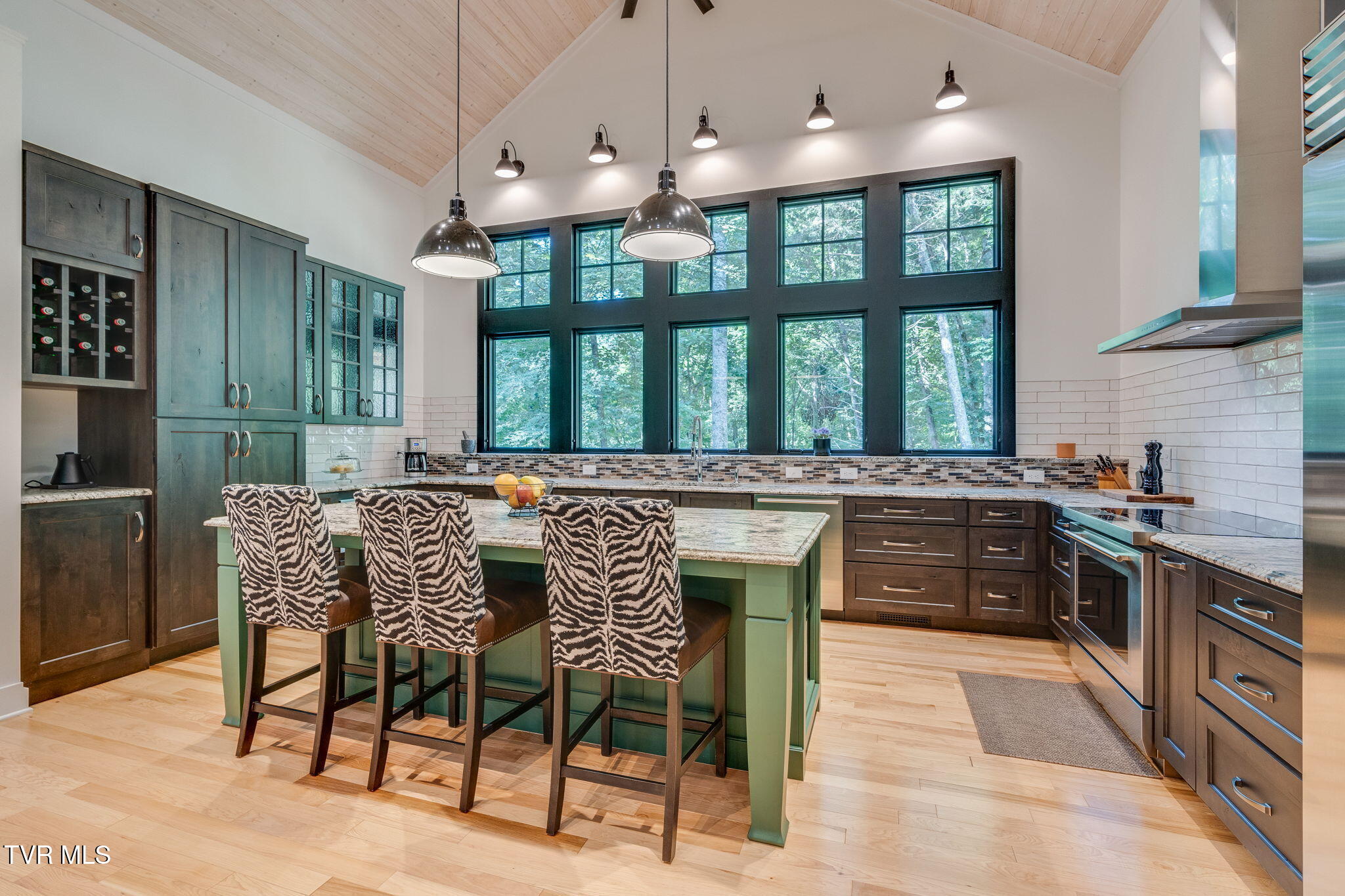 379 Hideaway Farm Road Piney Flats, TN 37686 - Photo 2 of 63 009 (1)