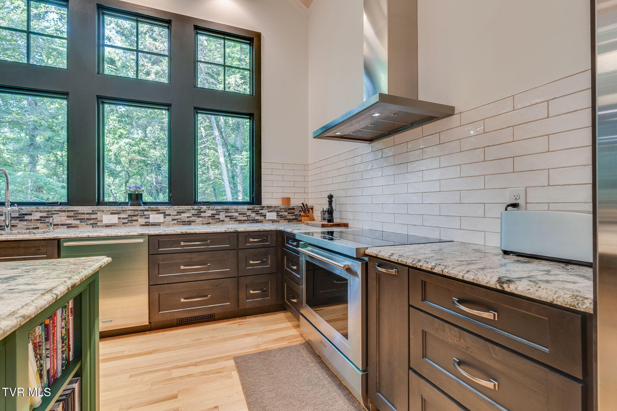 379 Hideaway Farm Road Piney Flats, TN 37686 - Photo 4 of 63 011