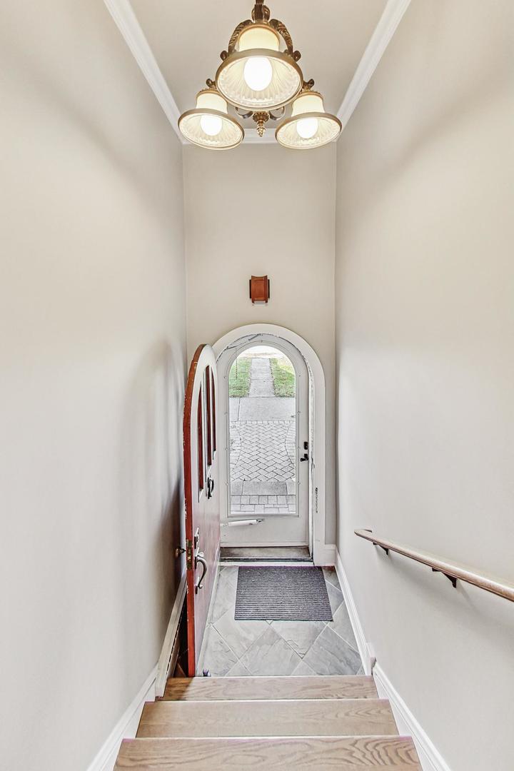 902 South Crescent Avenue Park Ridge, IL 60068 - Photo 3 of 30