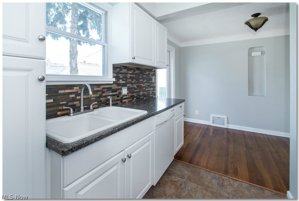 12801 Havana Road Cleveland, OH 44125 - Photo 4 of 21