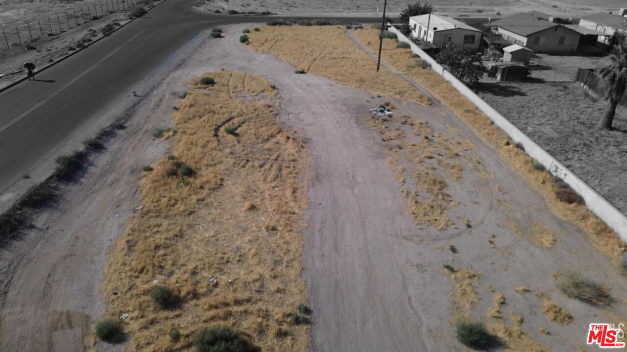 0 Washington Street Bakersfield, CA 93307 - Photo 2 of 5 a view of a bathroom with a bathtub