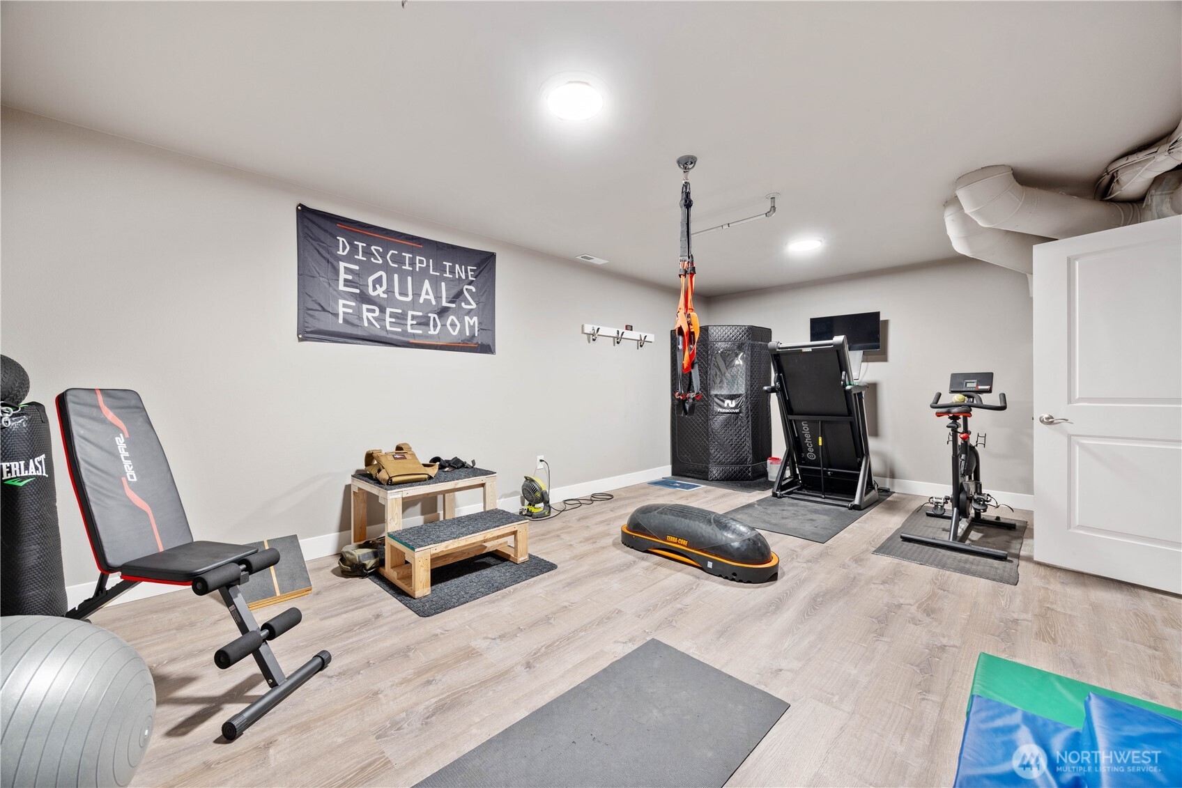 9968 Griffith Place Entiat, WA 98822 - Photo 28 of 38 a room with gym equipment and gym equipment