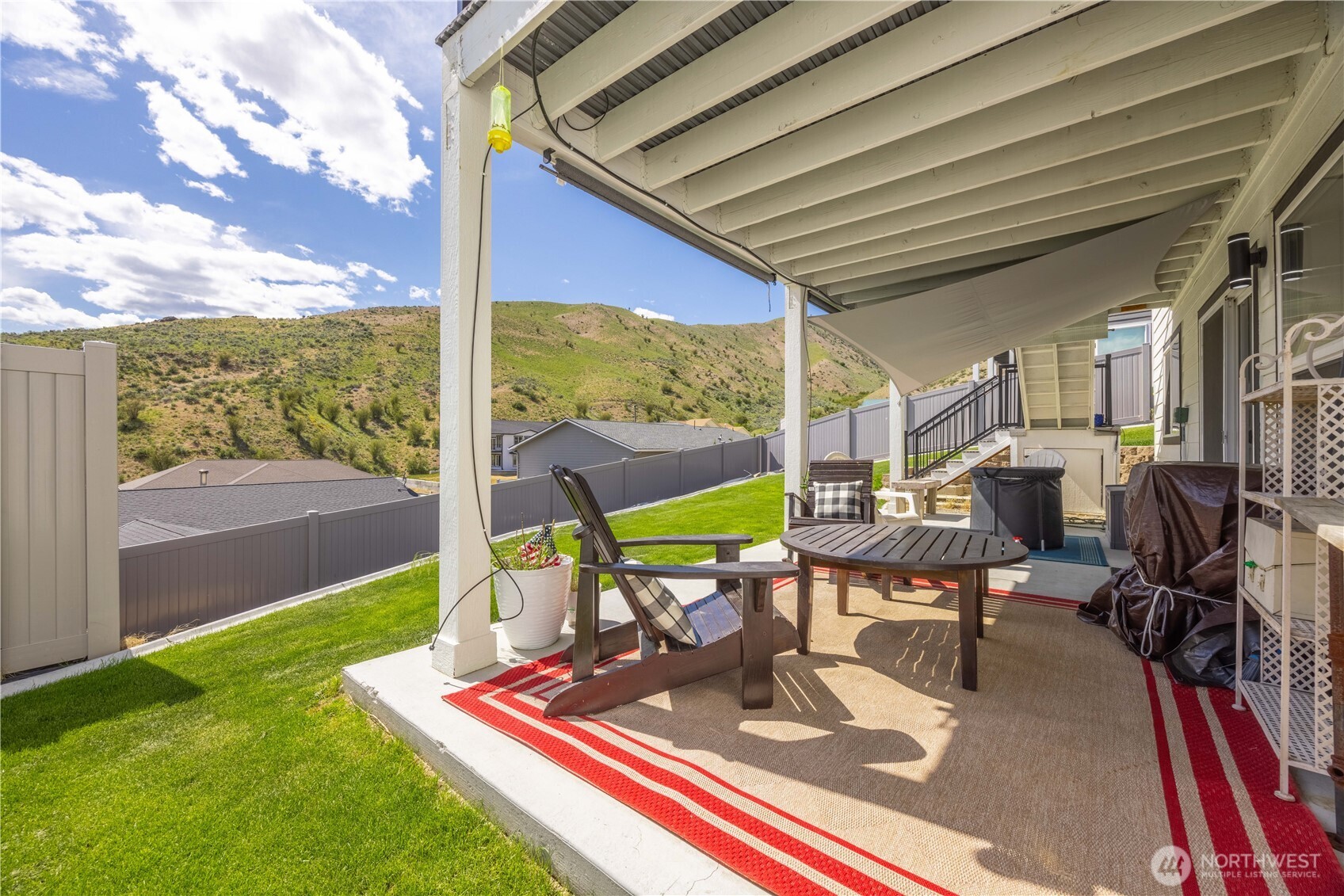 9968 Griffith Place Entiat, WA 98822 - Photo 31 of 38 a living room filled with furniture