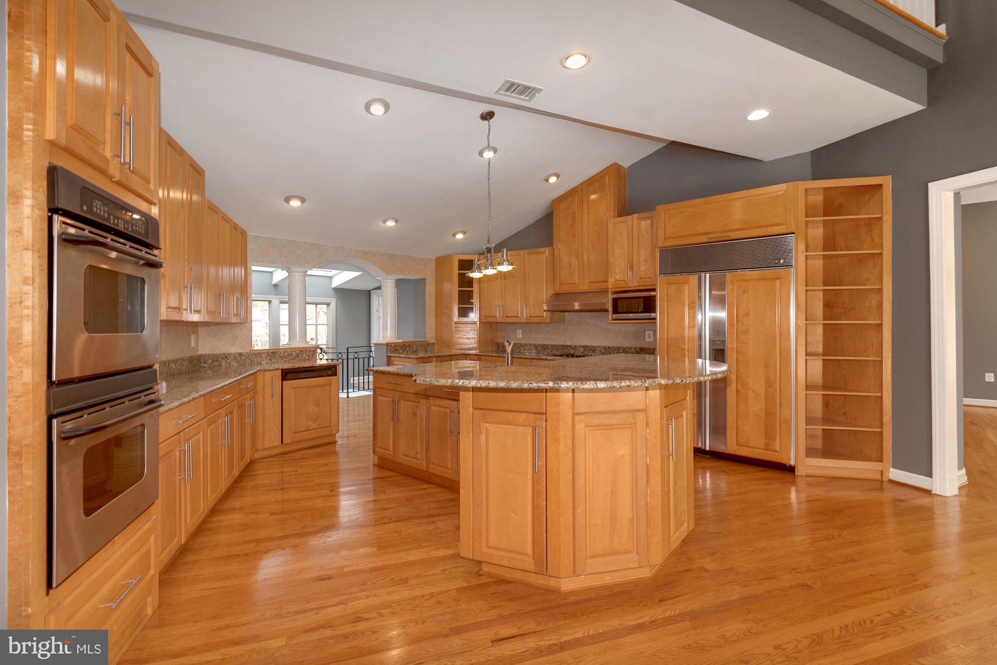 11261 South Glen Road Potomac, MD 20854 - Photo 11 of 55 Open with Granite, Stainless & Designer Backsplash