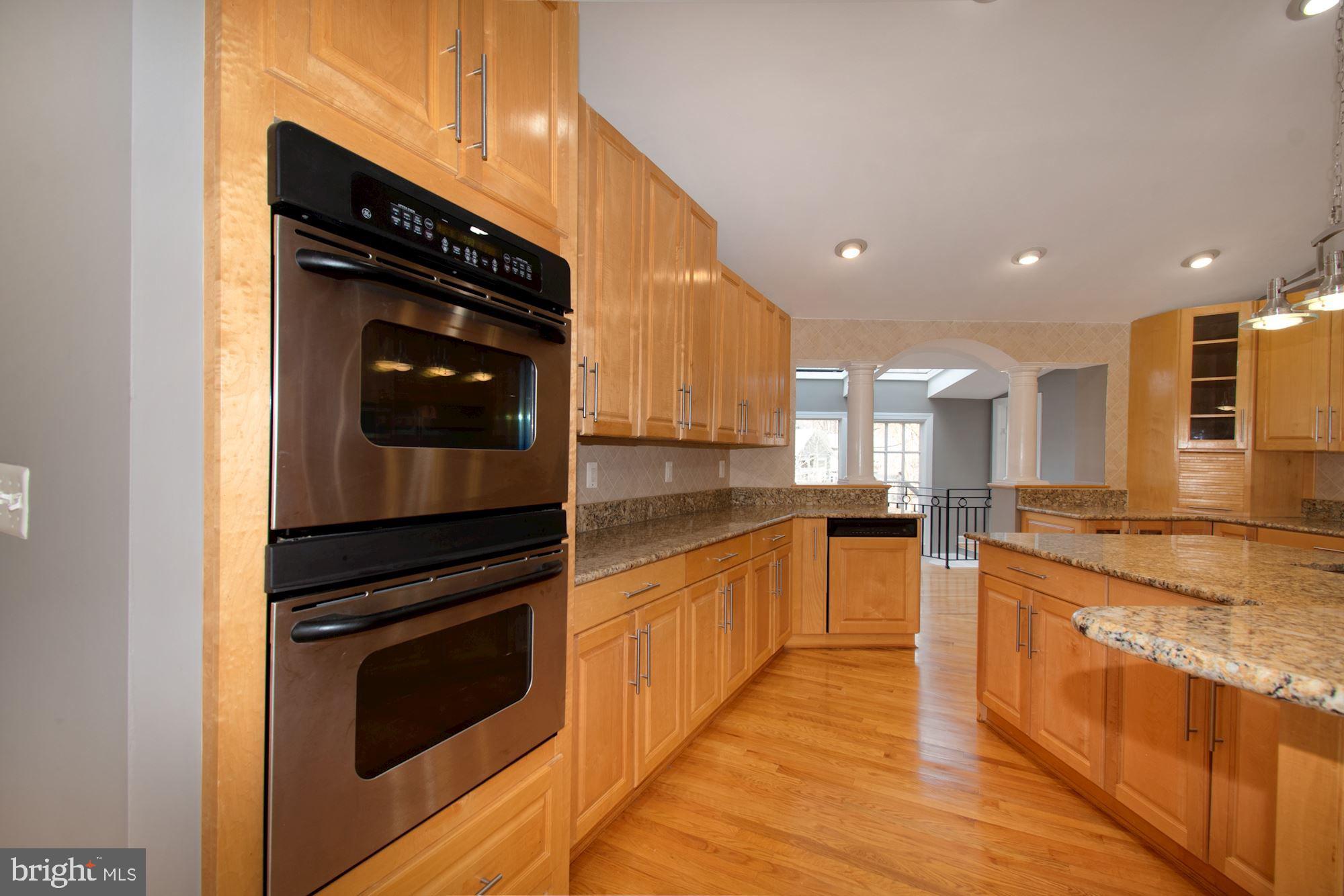 11261 South Glen Road Potomac, MD 20854 - Photo 13 of 55 Double Ovens