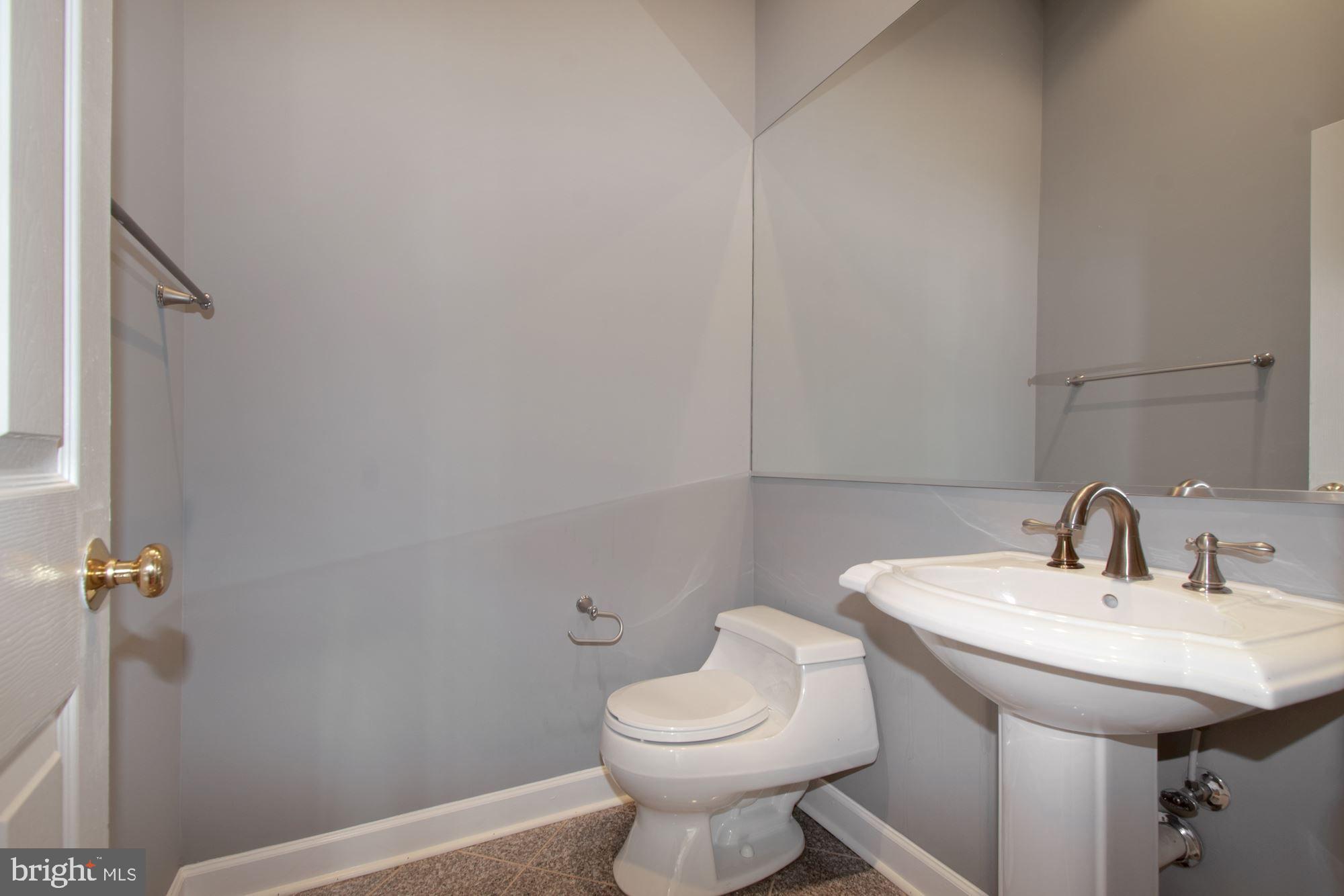 11261 South Glen Road Potomac, MD 20854 - Photo 20 of 55 Powder Room