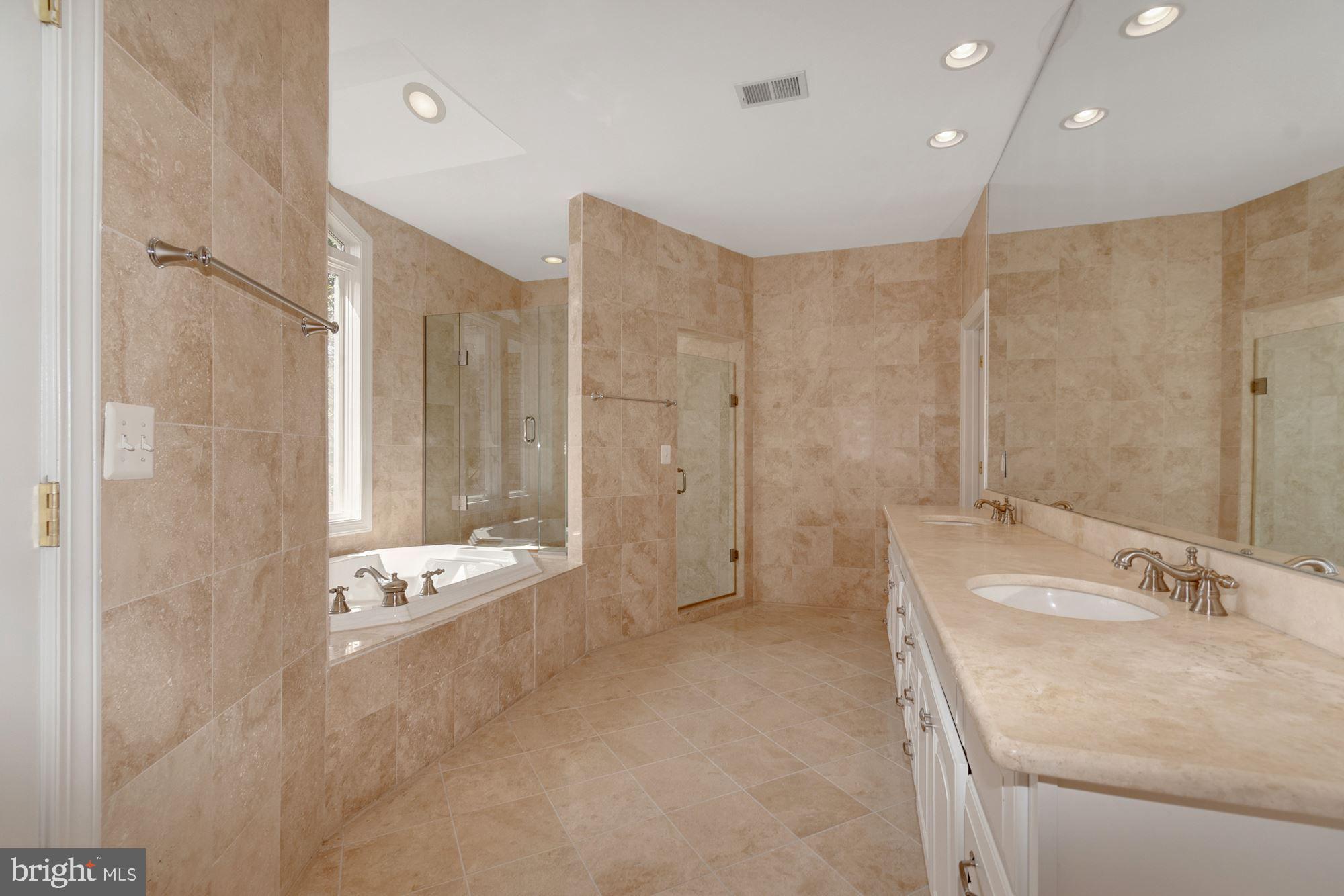 11261 South Glen Road Potomac, MD 20854 - Photo 27 of 55 Master Bath