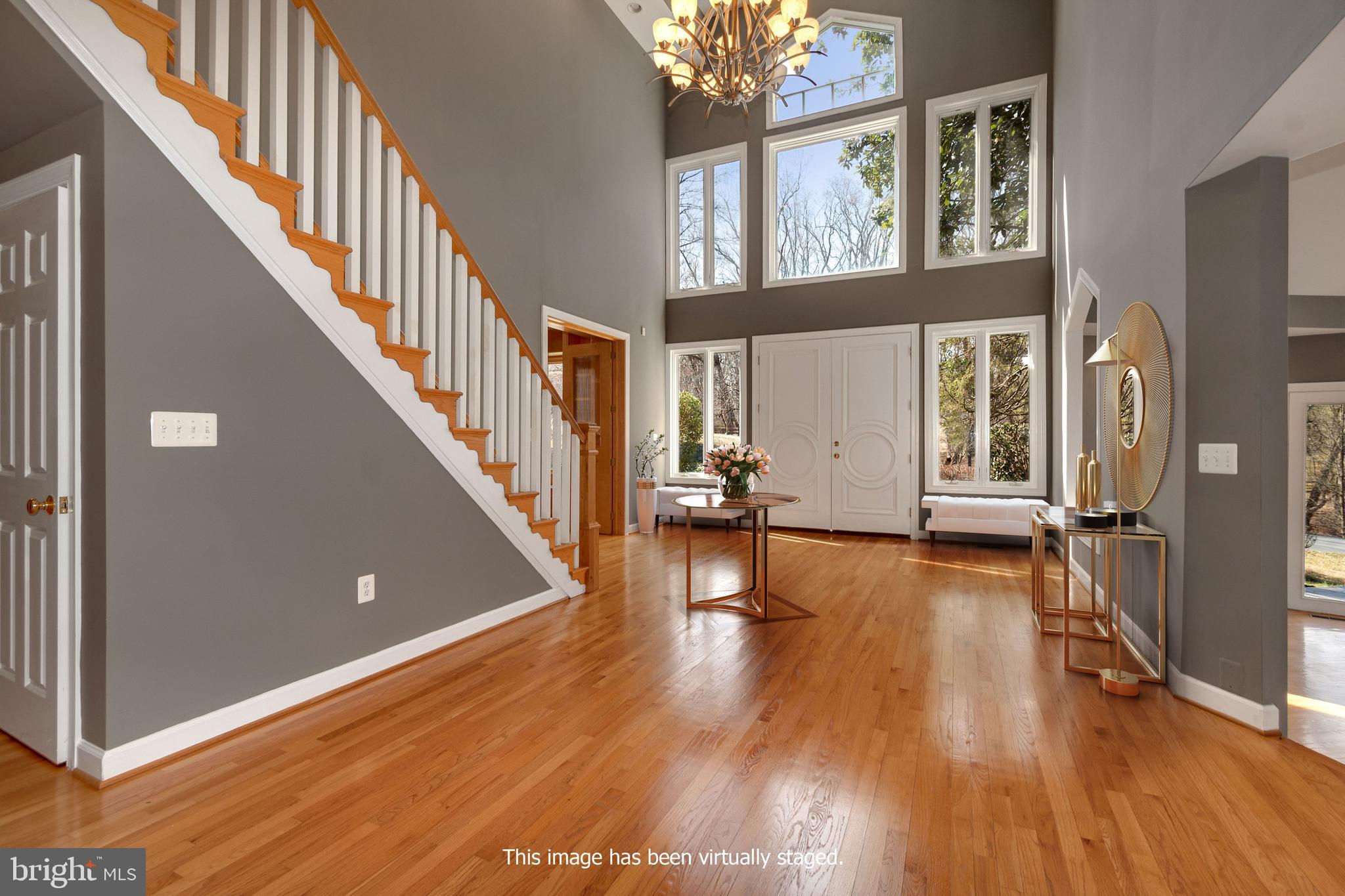11261 South Glen Road Potomac, MD 20854 - Photo 5 of 55 Gracious reception