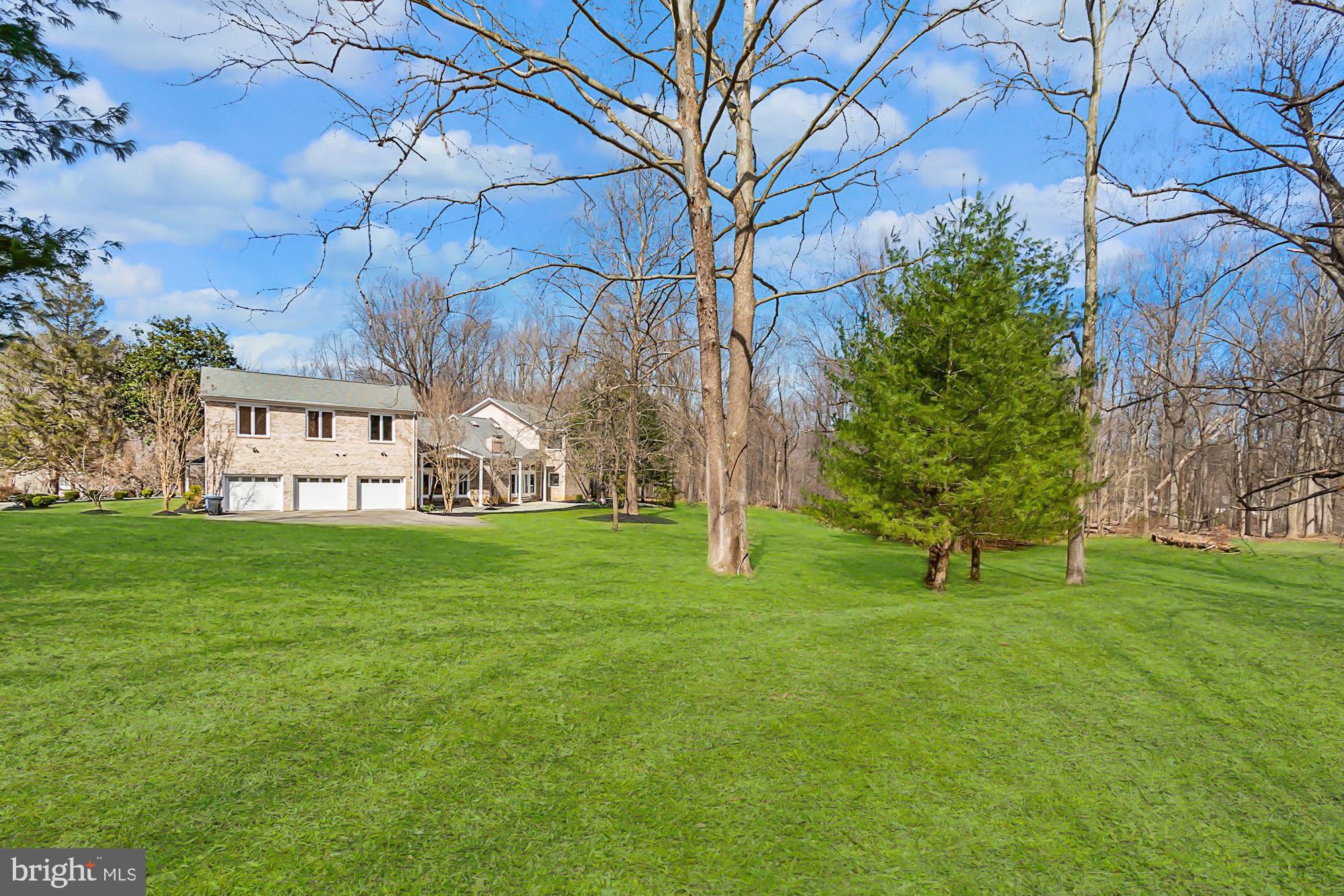 11261 South Glen Road Potomac, MD 20854 - Photo 42 of 55 Expanse of land to spread out!